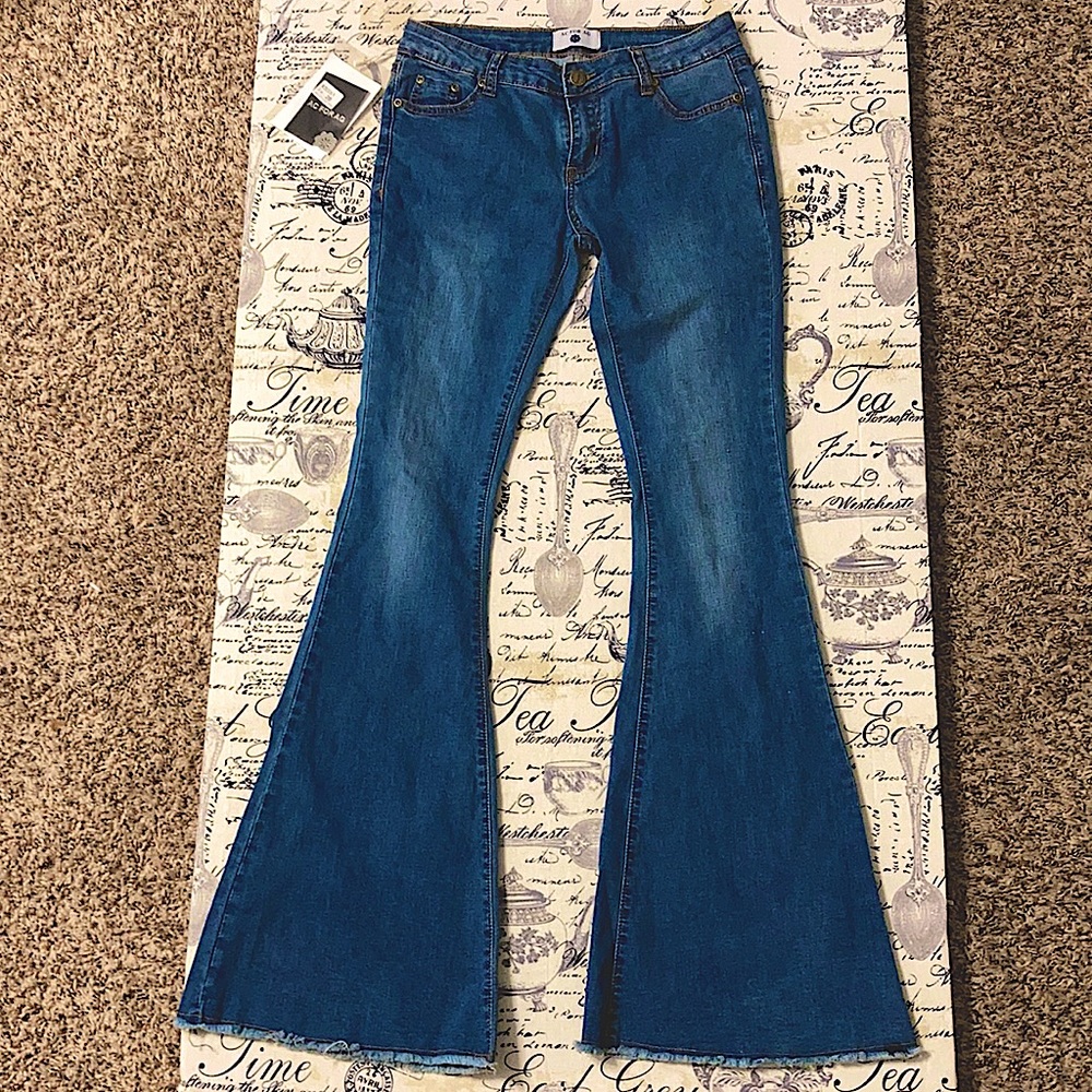 NWT! Ac for Ag bell bottom blue jeans!